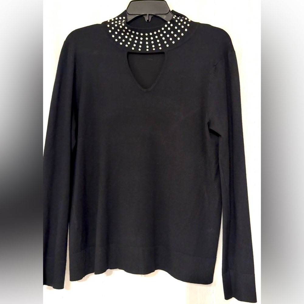 Cable & Gauge black sweater w/rhinestone embellishments & keyhole opening. Sz. M